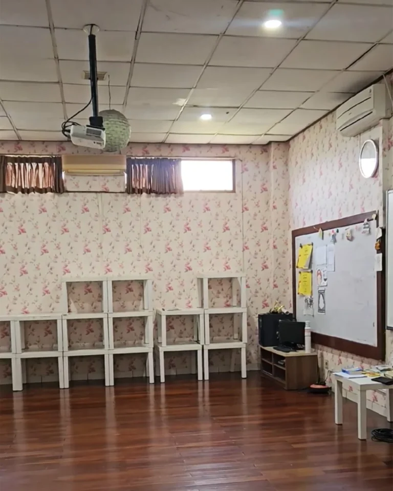 Language Center SMA Dwiwarna